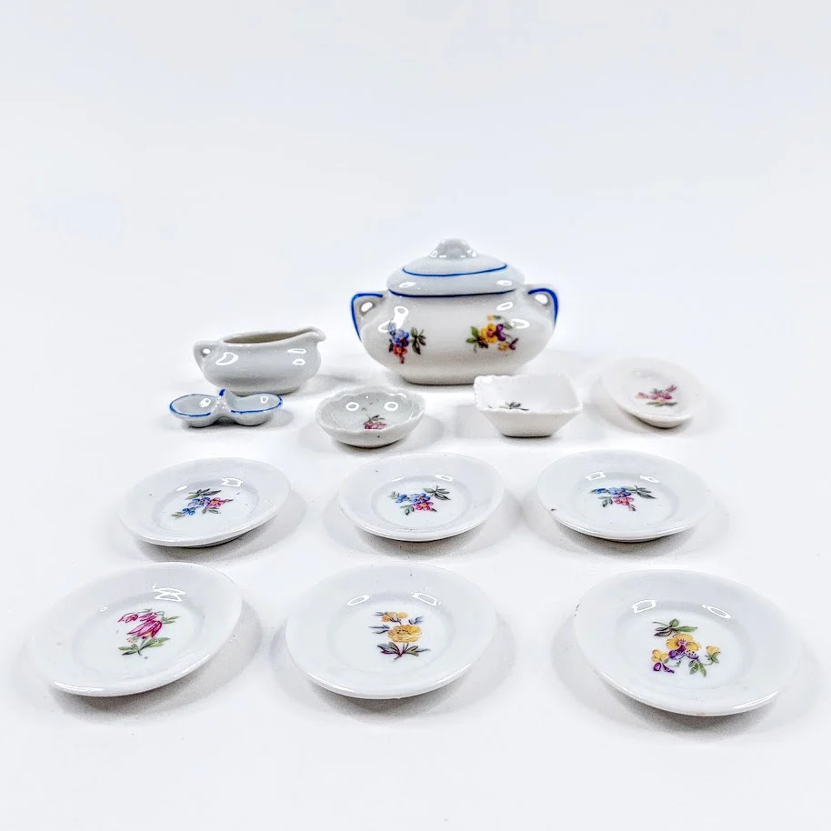 Miniatyyri posliiniastiasto nukkekotiin 12 osaa